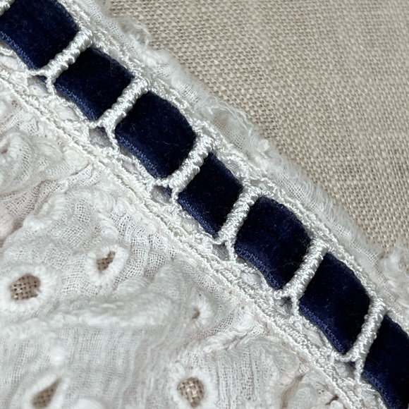 Free People Medium White Eyelet Peasant Blouse Vneck Boho Minimalist - Picture 6 of 10